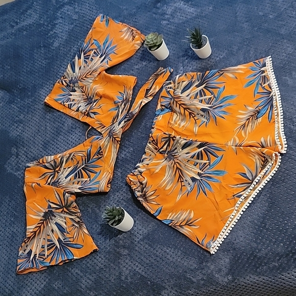 None Tops - VINTAGE SET OF TOP AND SHORTS